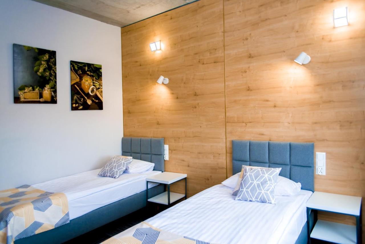 Hotel 107 Rumia Kültér fotó