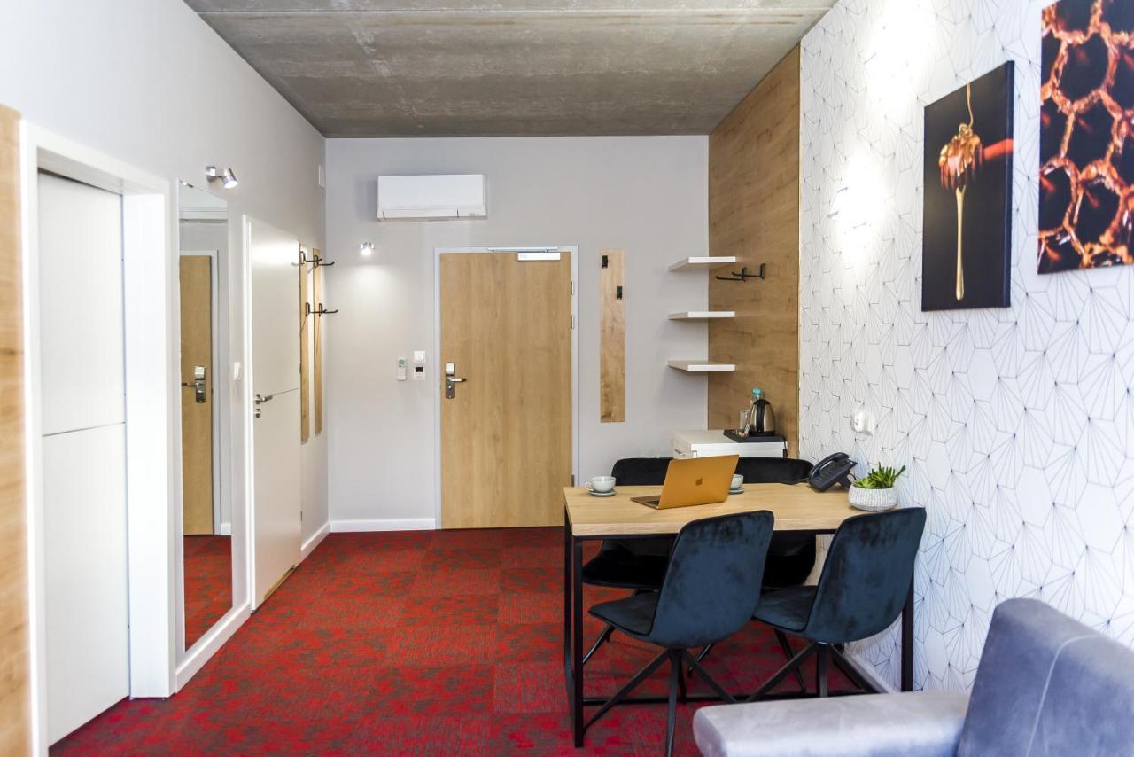 Hotel 107 Rumia Kültér fotó