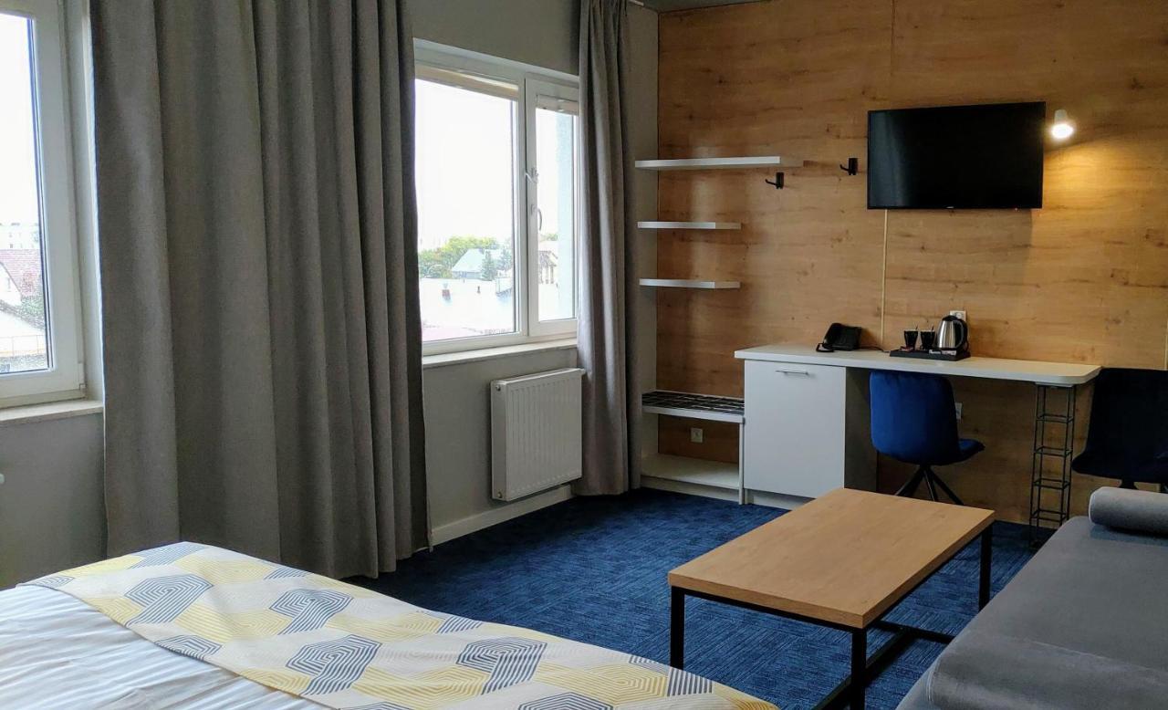 Hotel 107 Rumia Kültér fotó